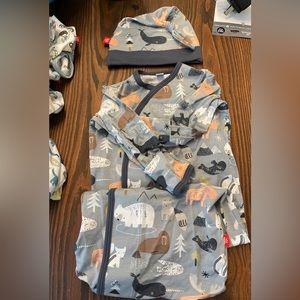 Newborn magnetic me Sleepgown and cap new without tags